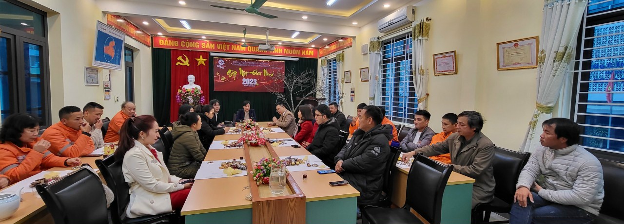  Xí nghiệp Dịch vụ Điện lực Hà Giang tổ chức gặp mặt đầu xuân năm 2023, triển khai nhiệm vụ công tác SXKD tháng 2 năm 2023